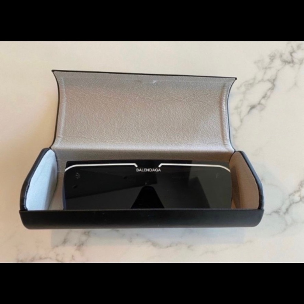 Balenciaga sunglasses - Picture 3 of 5